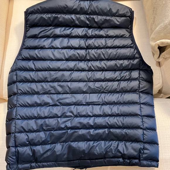 Men’s size Large - Patagonia navy/red vest - Picture 5 of 5